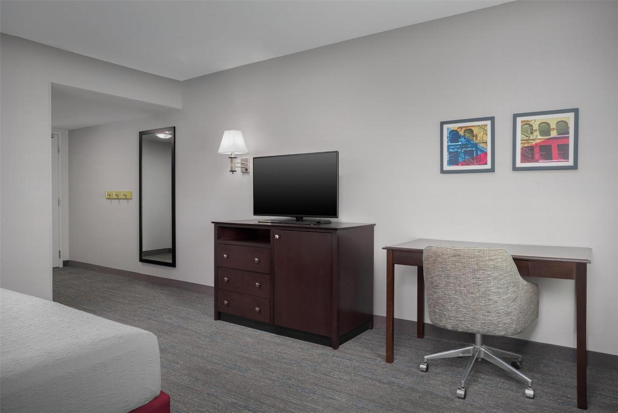 Hampton Inn & Suites Omaha-Downtown Exterior foto