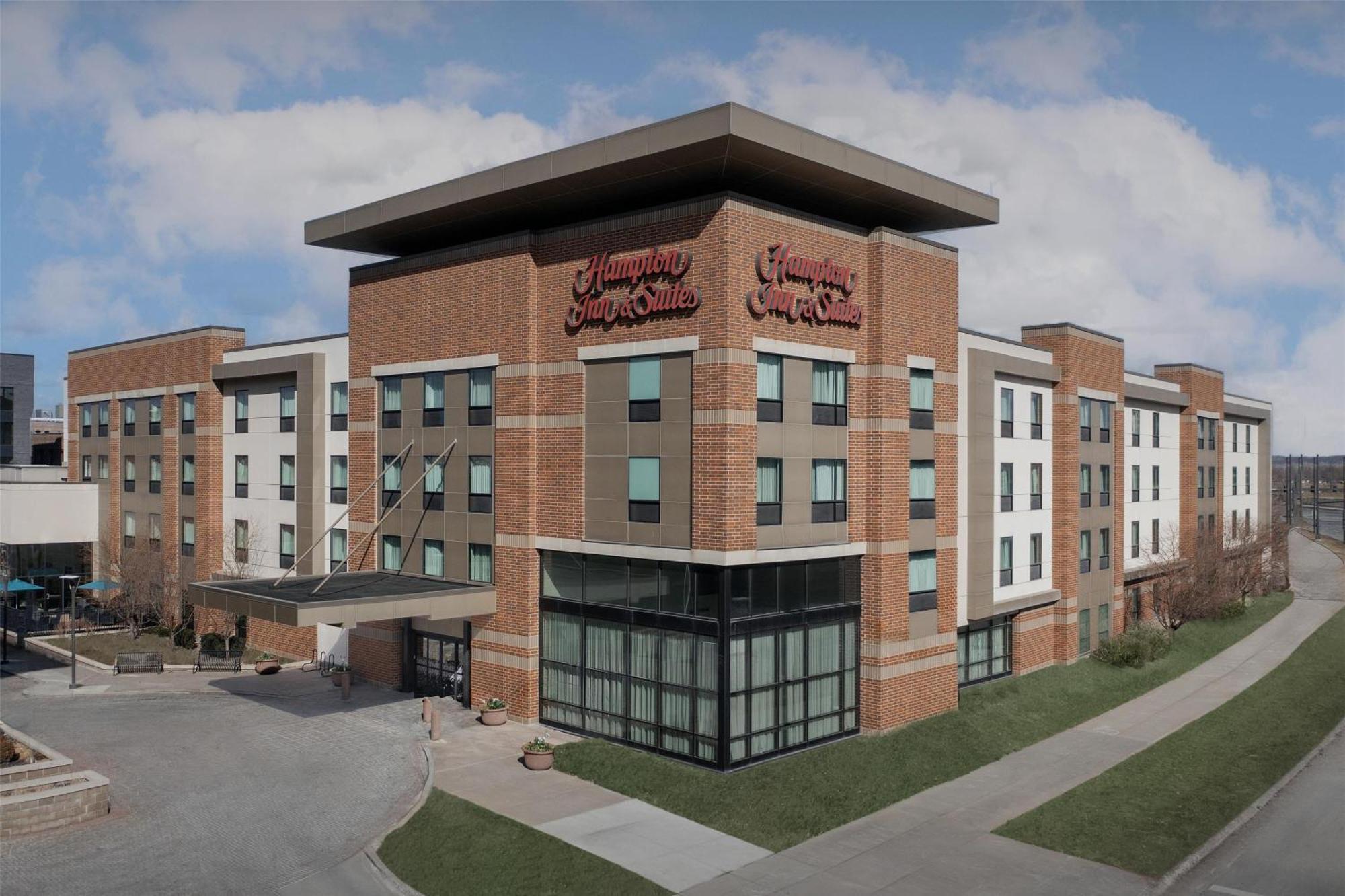 Hampton Inn & Suites Omaha-Downtown Exterior foto